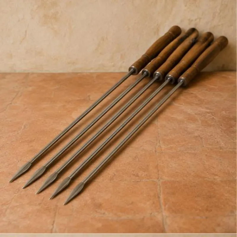 Brochettes de cuisson en métal avec manches en bois