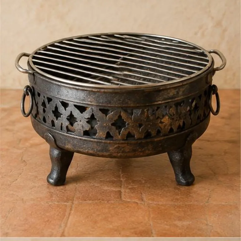 Petit brasero marocain au charbon avec grille métallique